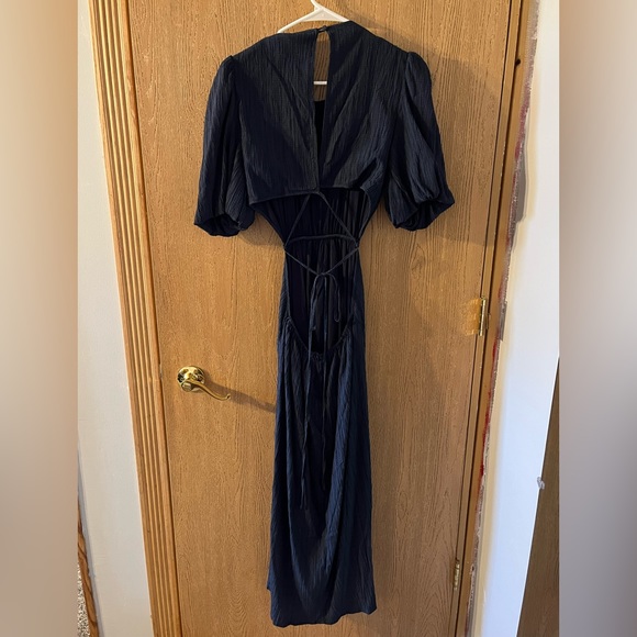 Pink Blush maternity open back dress, new with tags, size small - Picture 3 of 4